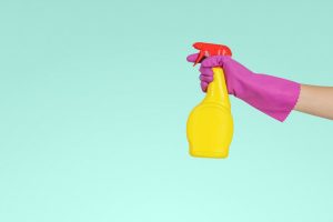 Firma sprzątająca - dlaczego warto skorzystać z jej usług przed świętami?