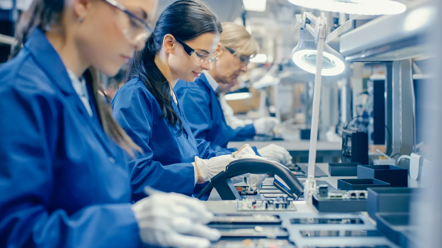 Co produkuje przemysł wysokich technologii?